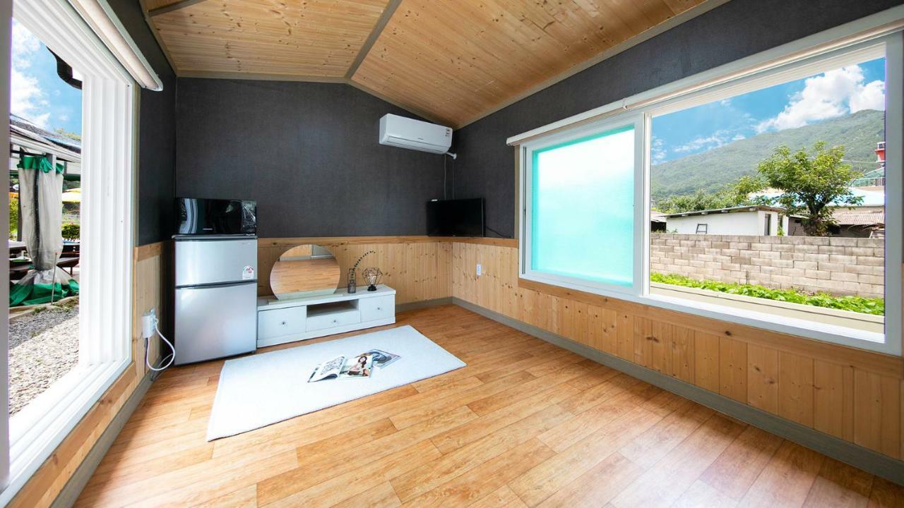 Samcheok Sol Beach Pension Екстер'єр фото