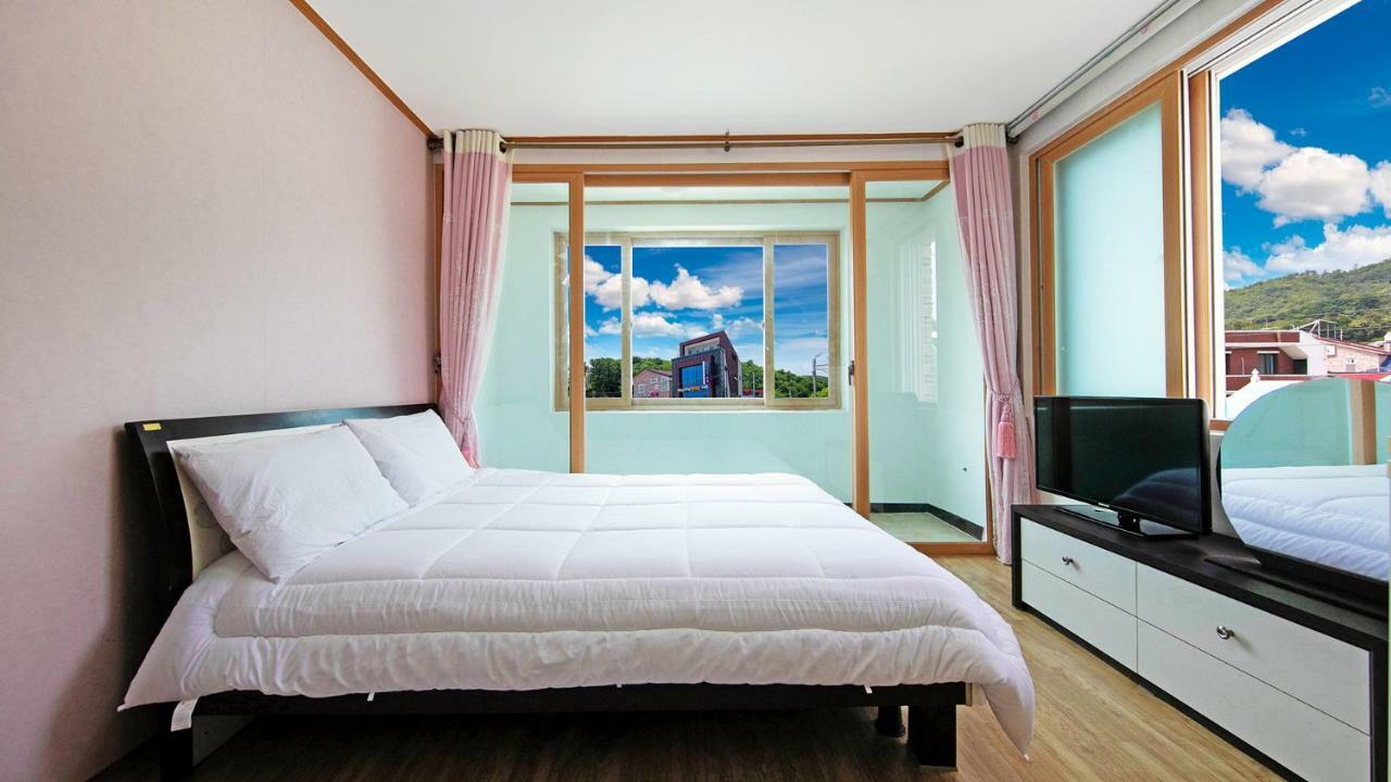 Samcheok Sol Beach Pension Екстер'єр фото