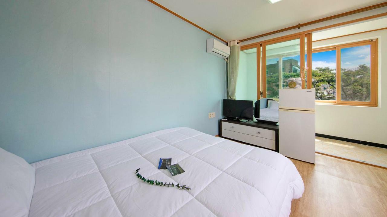 Samcheok Sol Beach Pension Екстер'єр фото