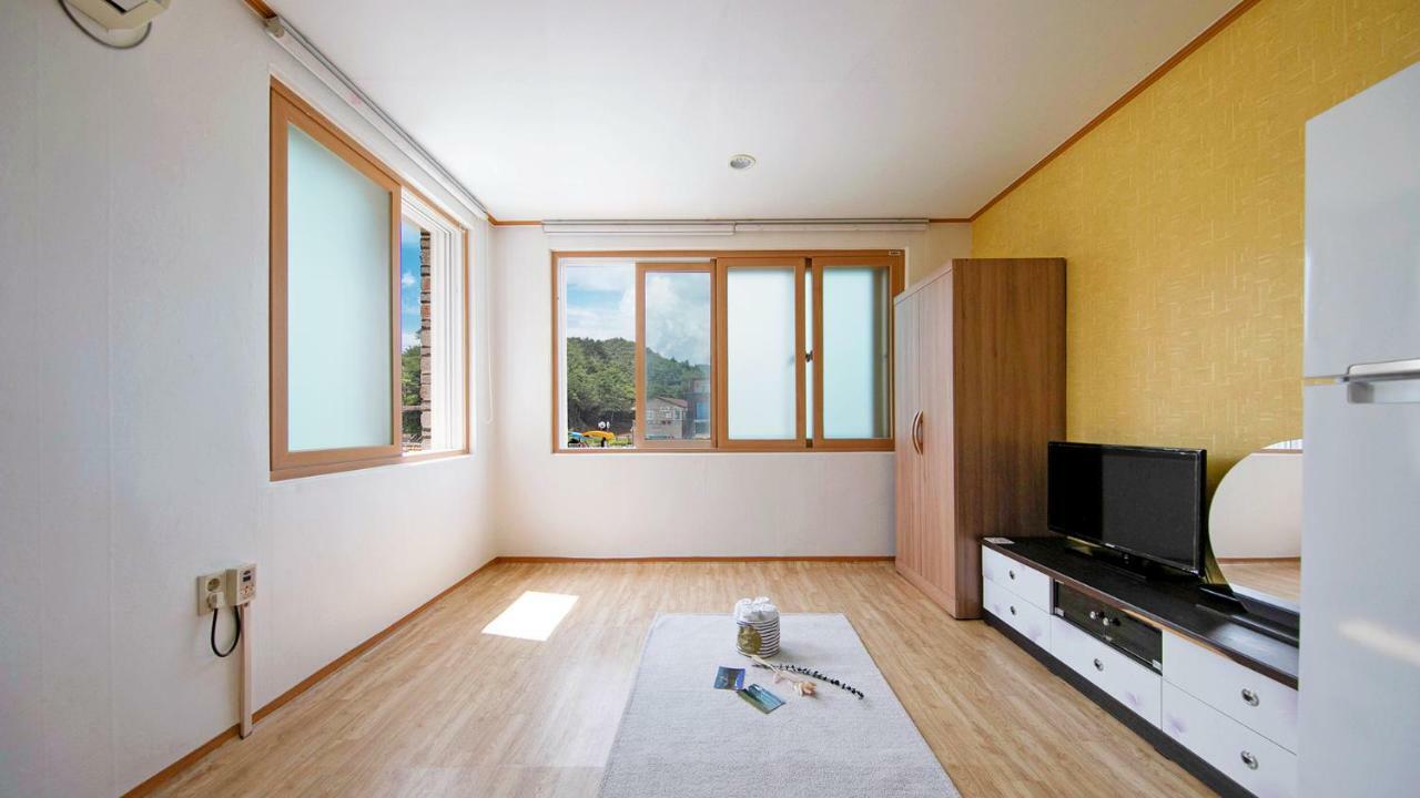 Samcheok Sol Beach Pension Екстер'єр фото