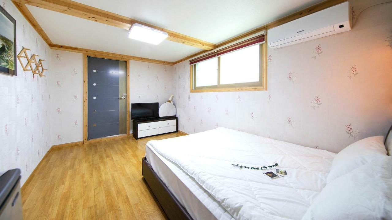 Samcheok Sol Beach Pension Екстер'єр фото