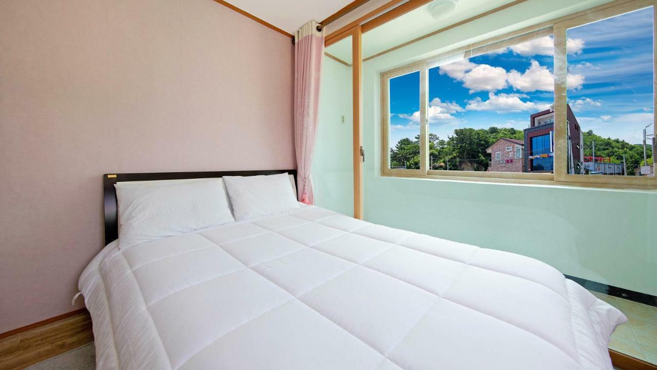 Samcheok Sol Beach Pension Екстер'єр фото