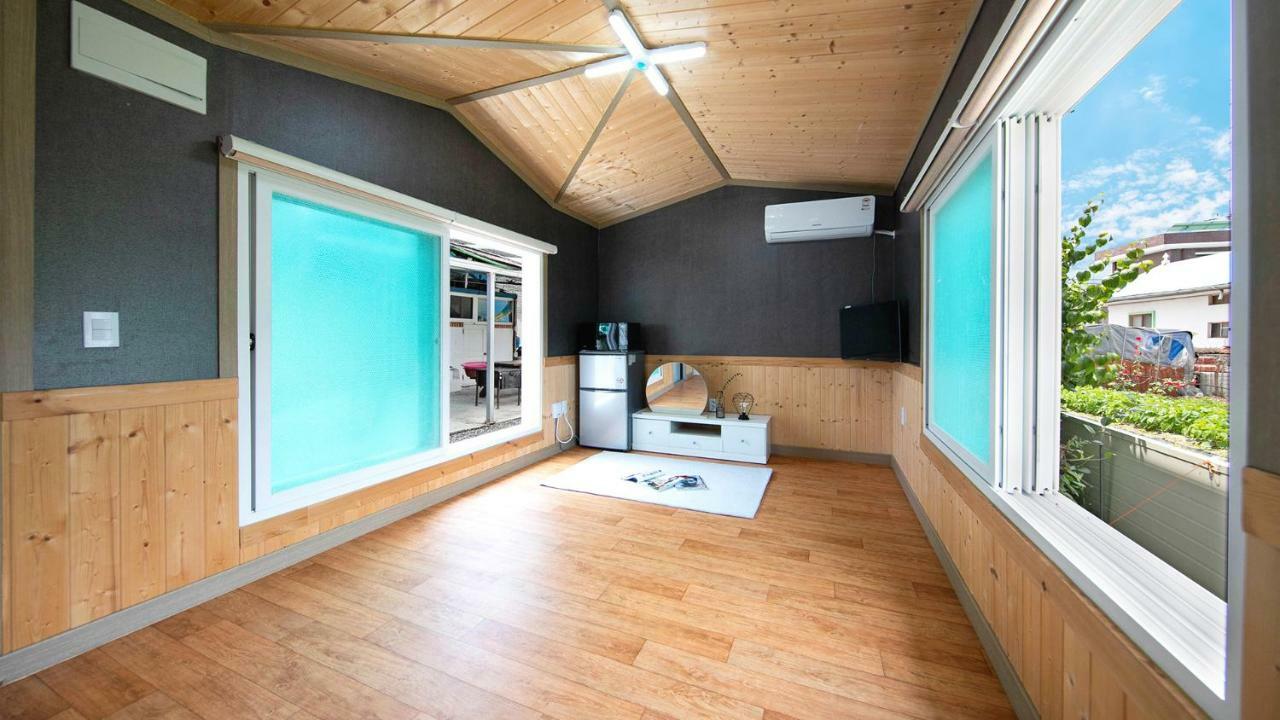 Samcheok Sol Beach Pension Екстер'єр фото