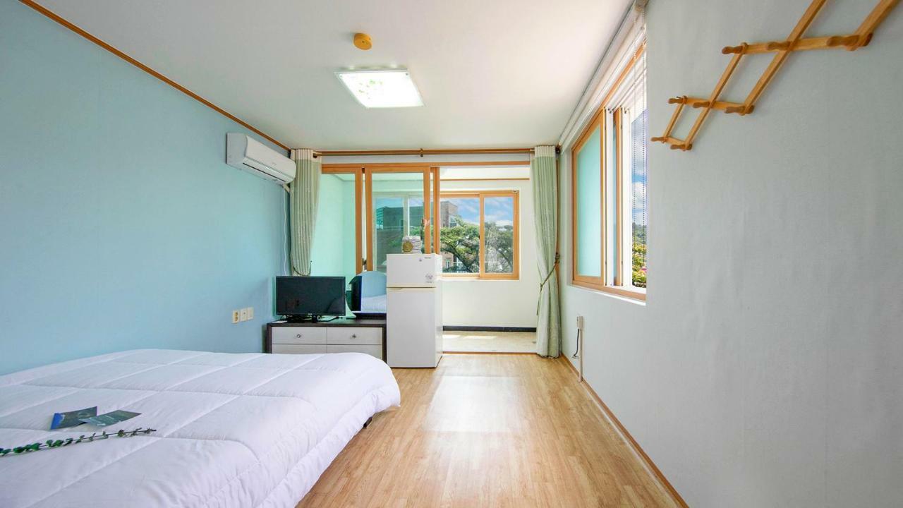 Samcheok Sol Beach Pension Екстер'єр фото