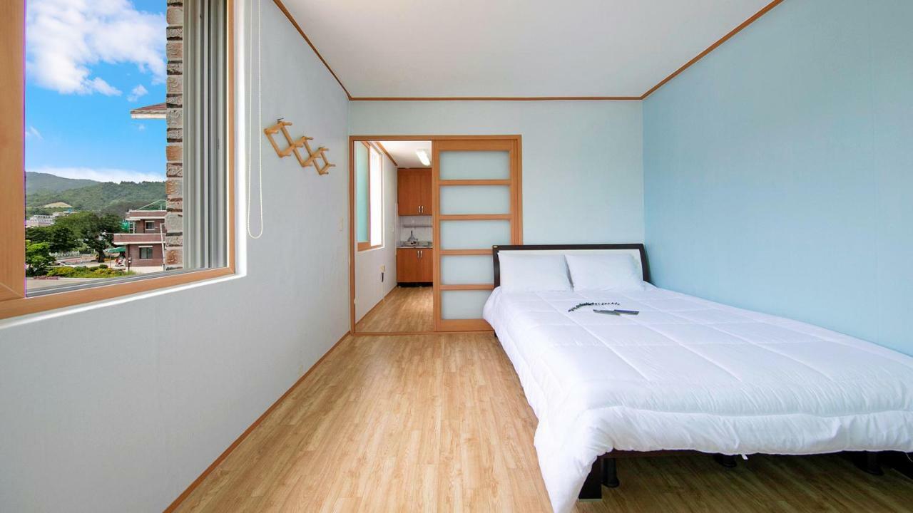 Samcheok Sol Beach Pension Екстер'єр фото