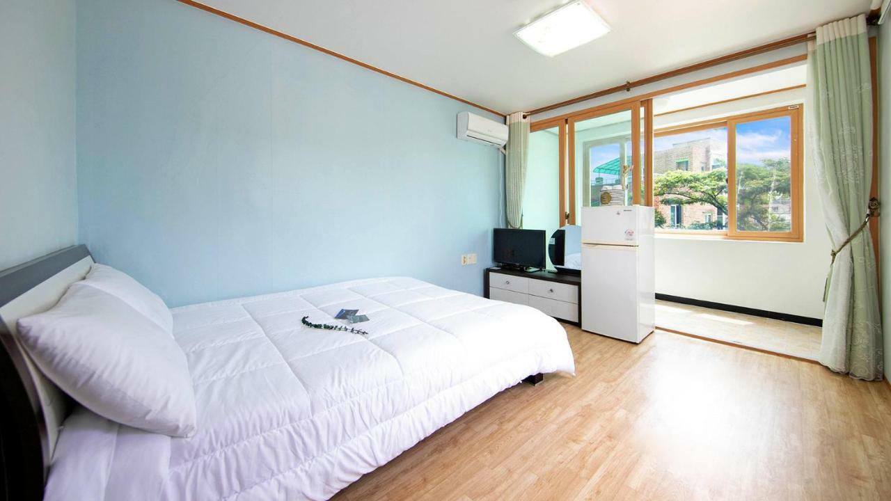 Samcheok Sol Beach Pension Екстер'єр фото