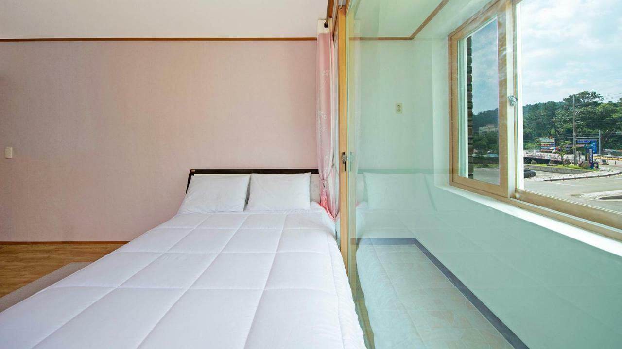 Samcheok Sol Beach Pension Екстер'єр фото