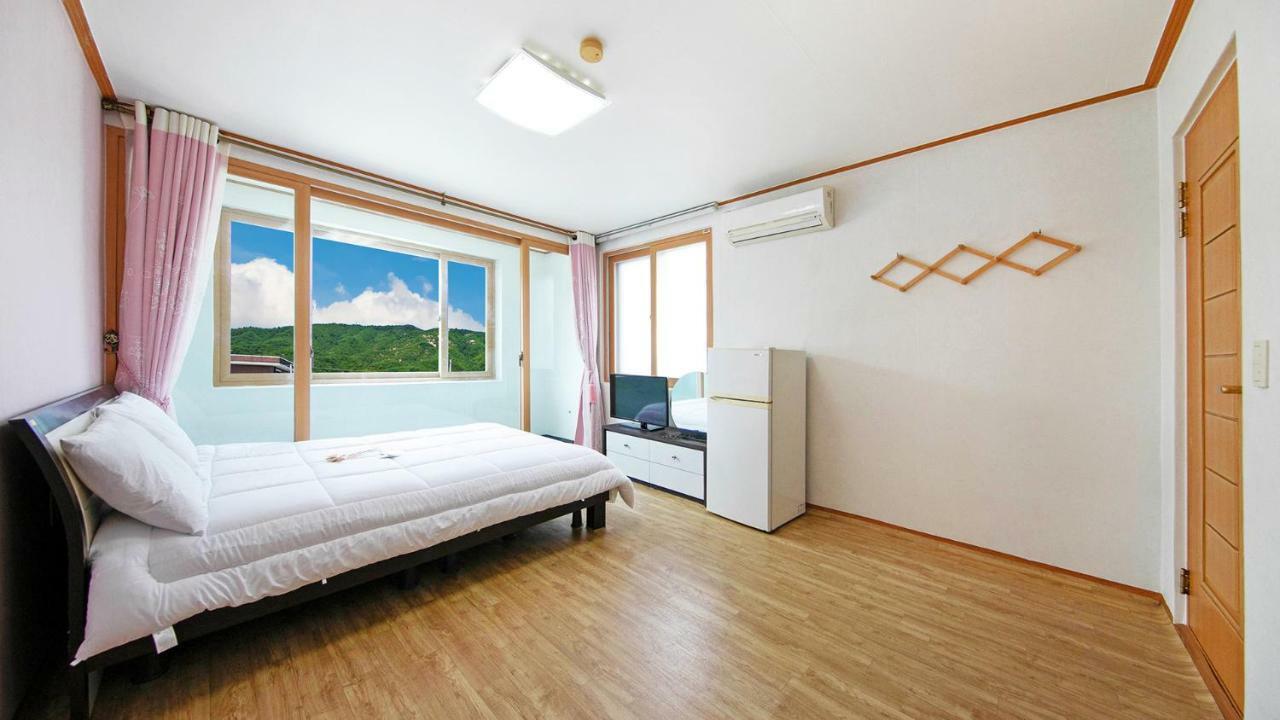Samcheok Sol Beach Pension Екстер'єр фото