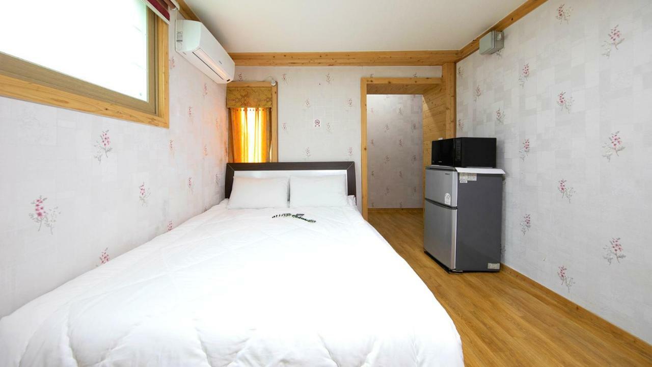 Samcheok Sol Beach Pension Екстер'єр фото