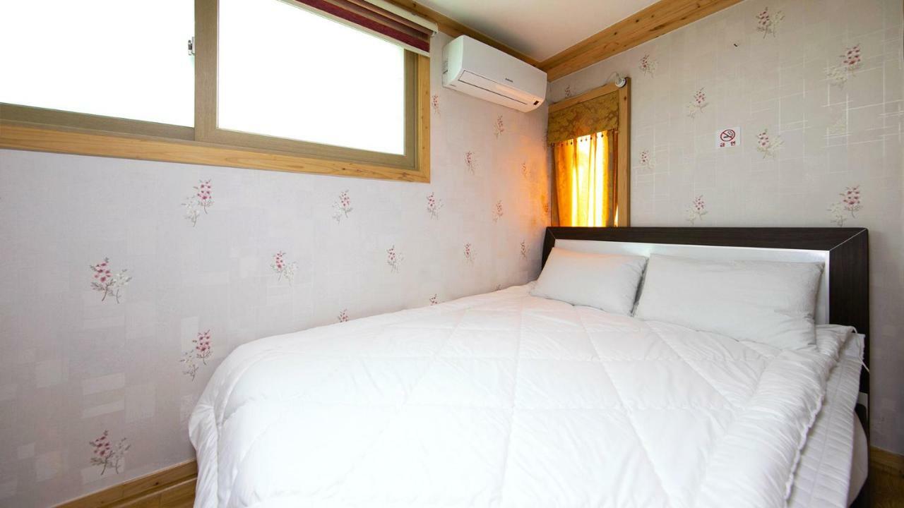 Samcheok Sol Beach Pension Екстер'єр фото