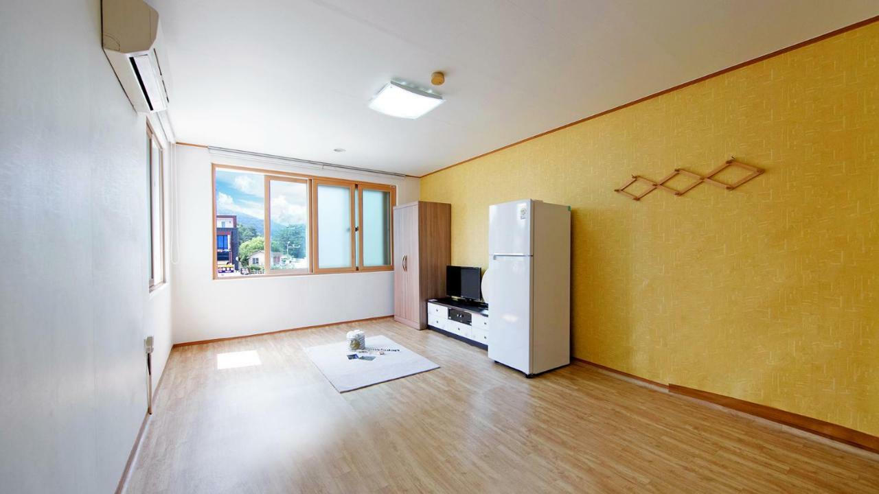 Samcheok Sol Beach Pension Екстер'єр фото