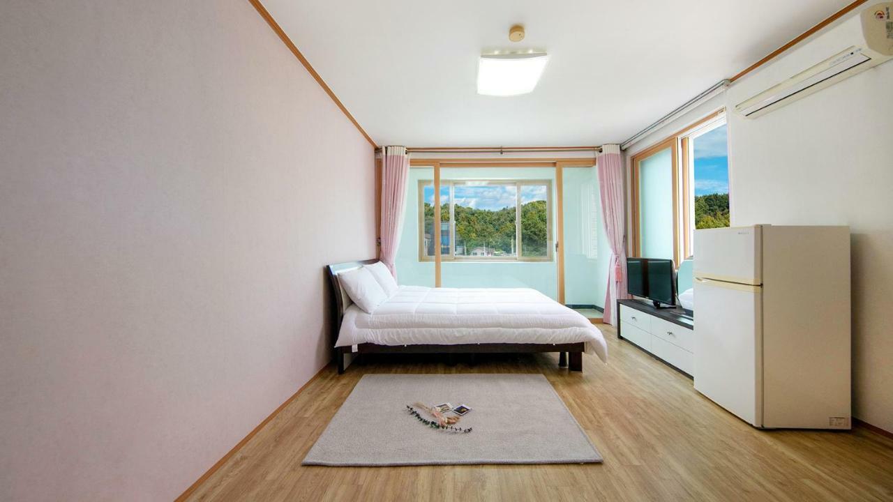 Samcheok Sol Beach Pension Екстер'єр фото