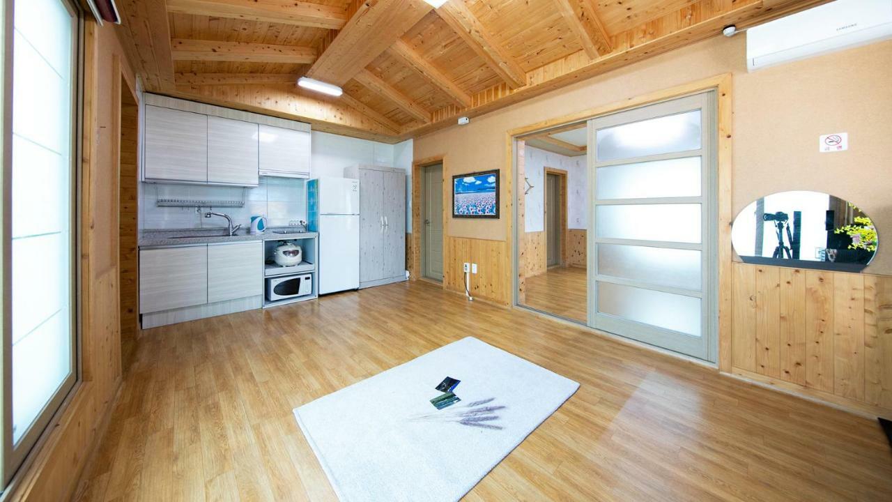 Samcheok Sol Beach Pension Екстер'єр фото