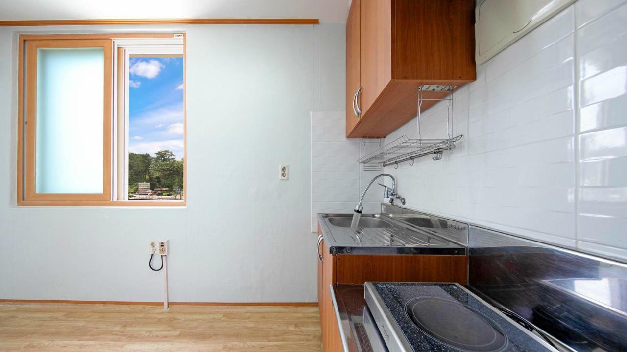 Samcheok Sol Beach Pension Екстер'єр фото