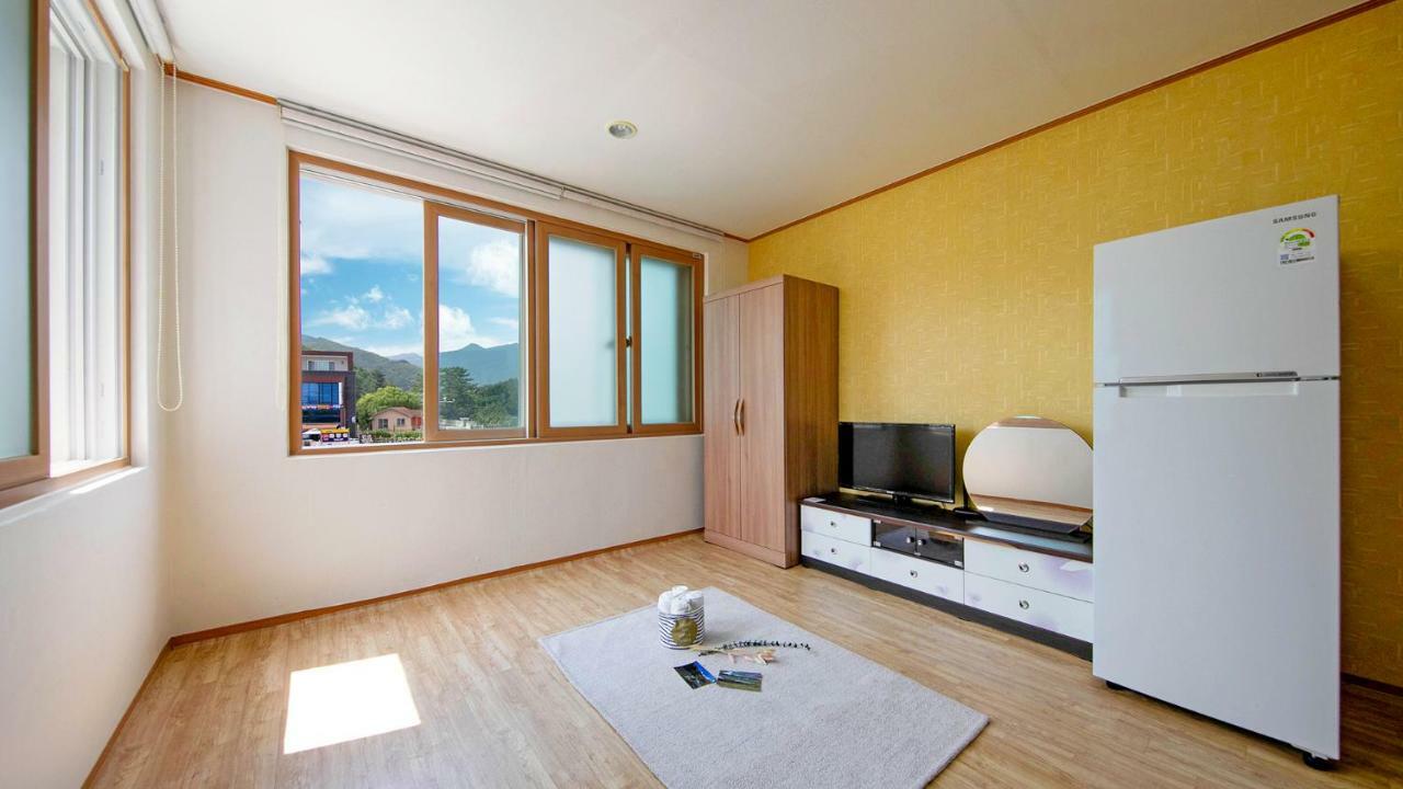 Samcheok Sol Beach Pension Екстер'єр фото