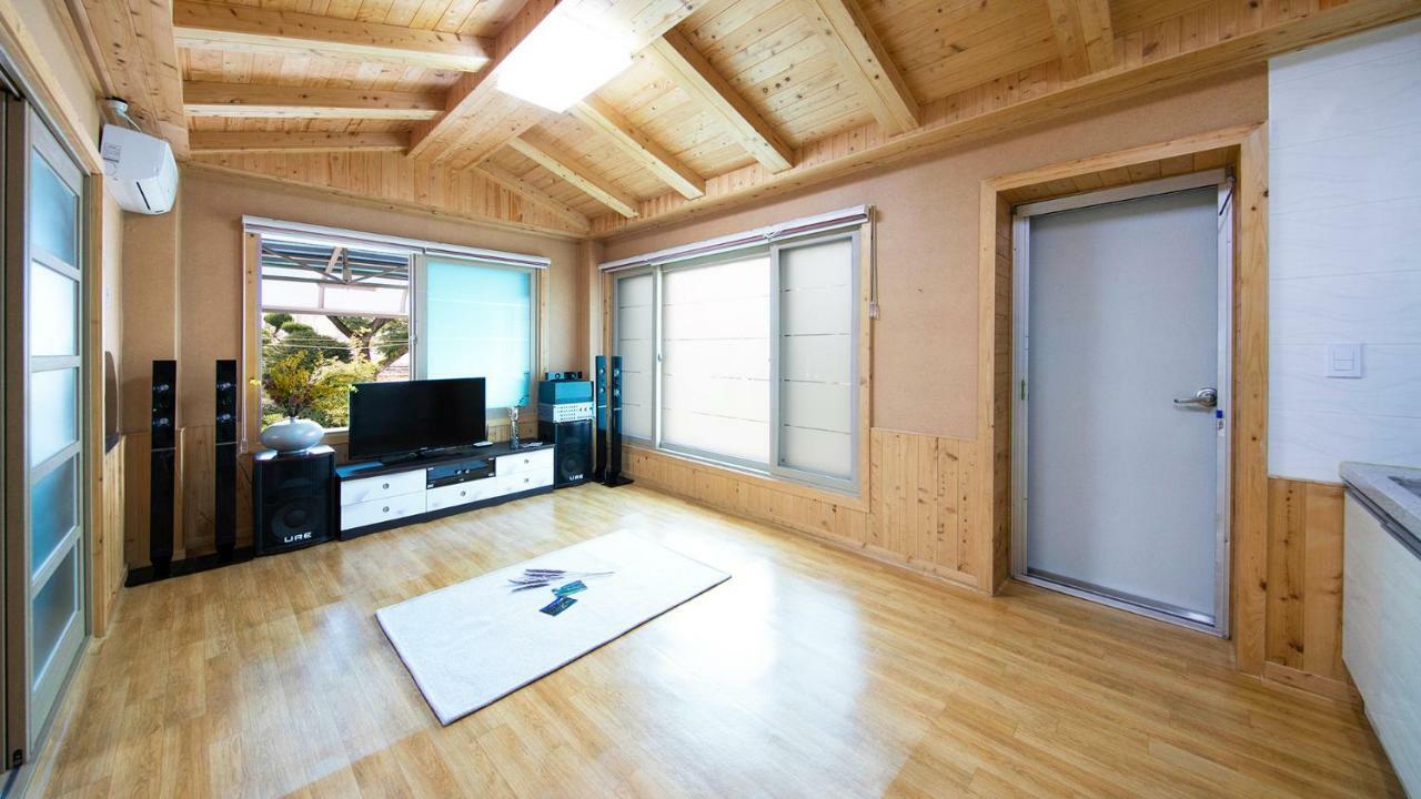Samcheok Sol Beach Pension Екстер'єр фото