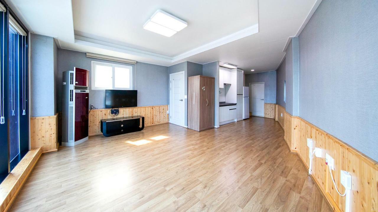 Samcheok Sol Beach Pension Екстер'єр фото