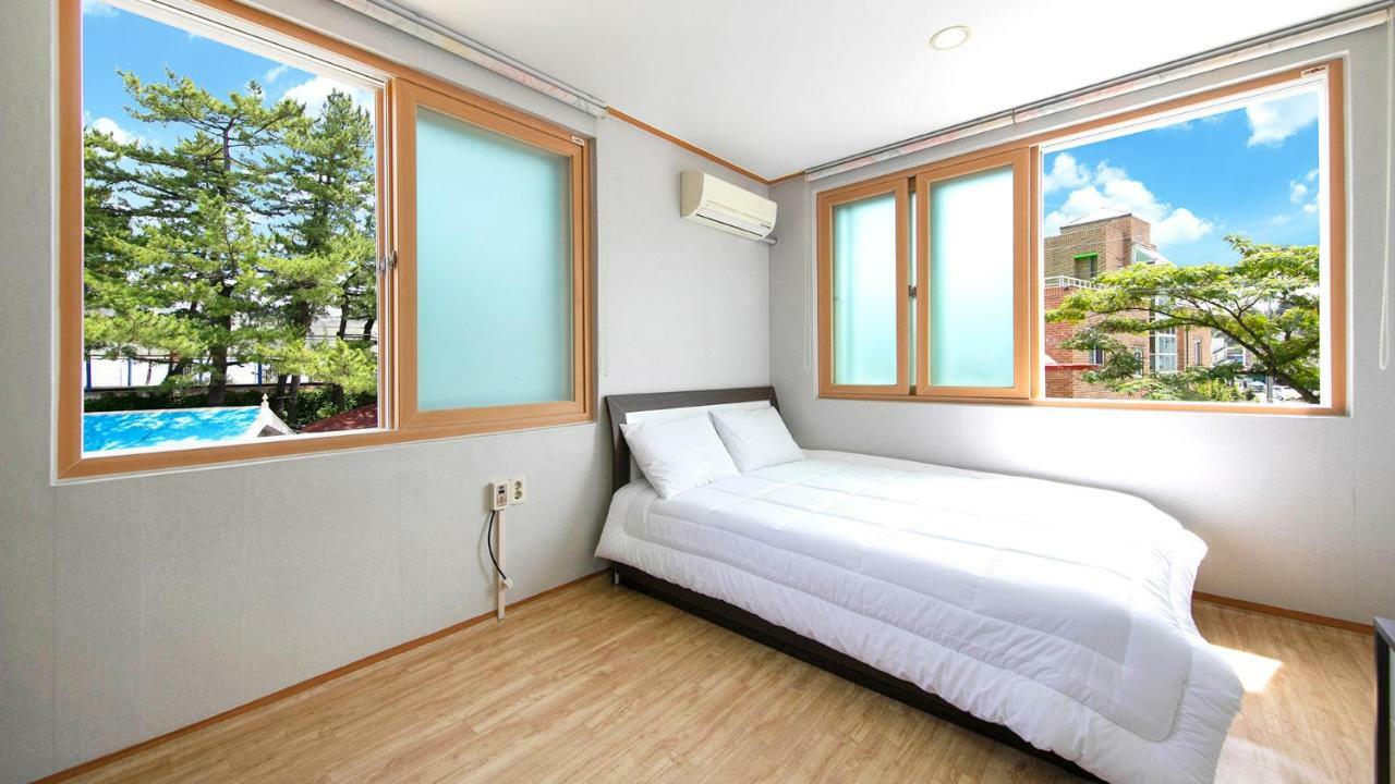 Samcheok Sol Beach Pension Екстер'єр фото