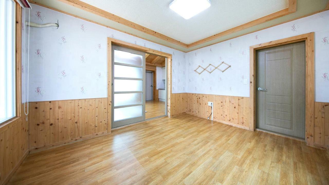 Samcheok Sol Beach Pension Екстер'єр фото
