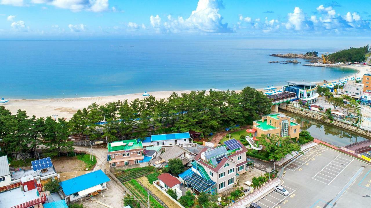 Samcheok Sol Beach Pension Екстер'єр фото