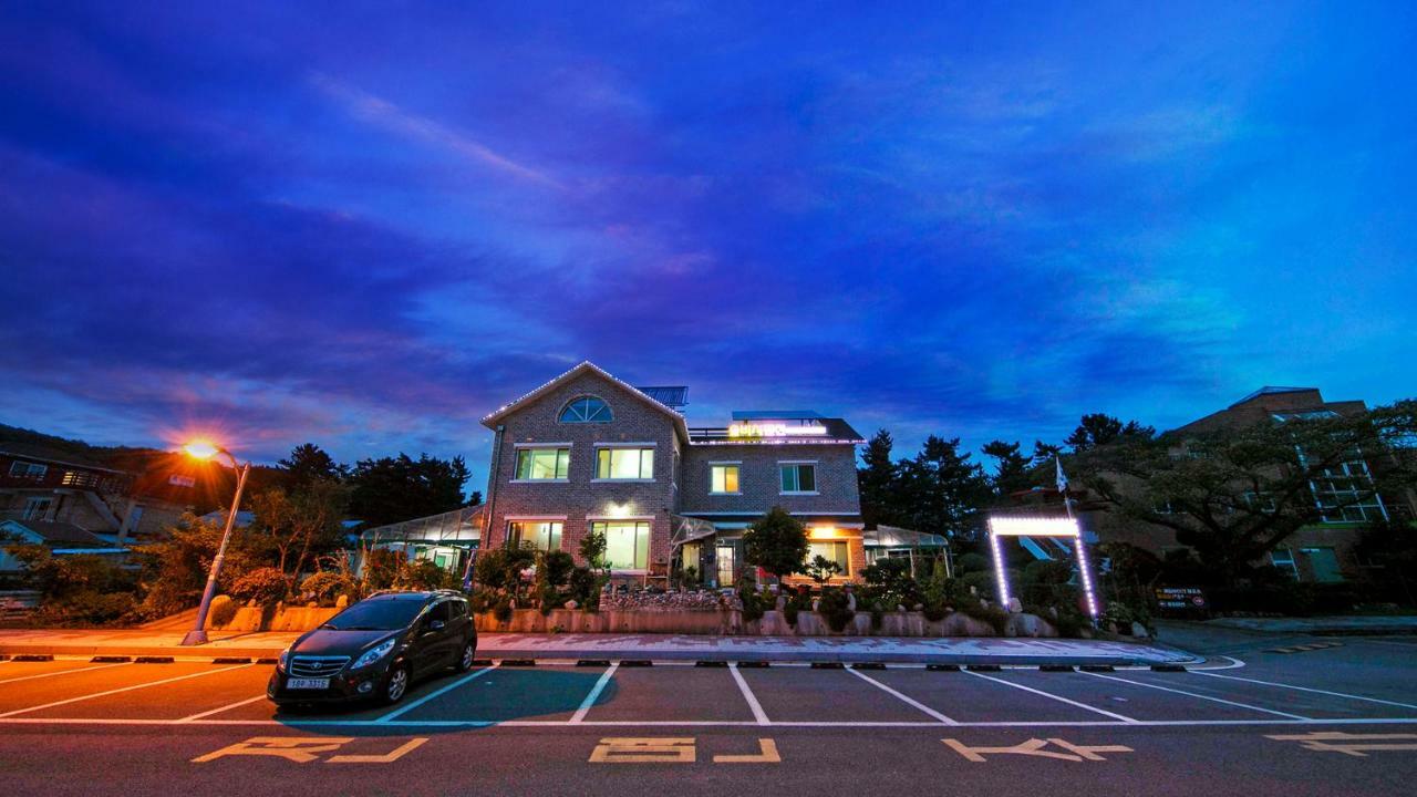 Samcheok Sol Beach Pension Екстер'єр фото